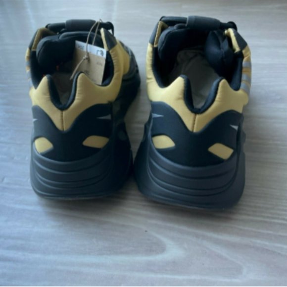 Yeezy Boost 700 MNVN  Size 6 Adidas Yeezy Boost 700 MNVN Honey Flux MPN GZ0717
